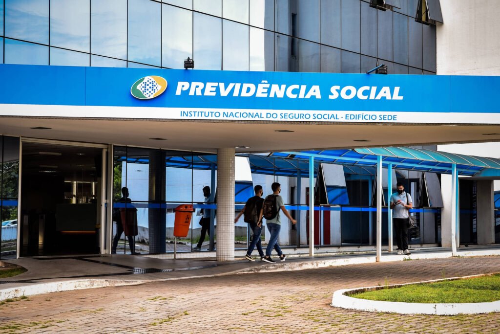 INSS convoca 4,3 milhões de pessoas para fazer prova de vida